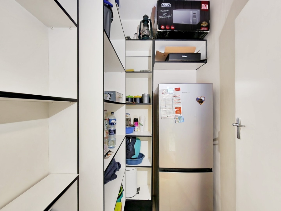 1 Bedroom Property for Sale in Sea Point Western Cape